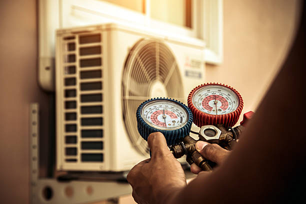 Professional Hvac Installation technician working in Fresno, TX